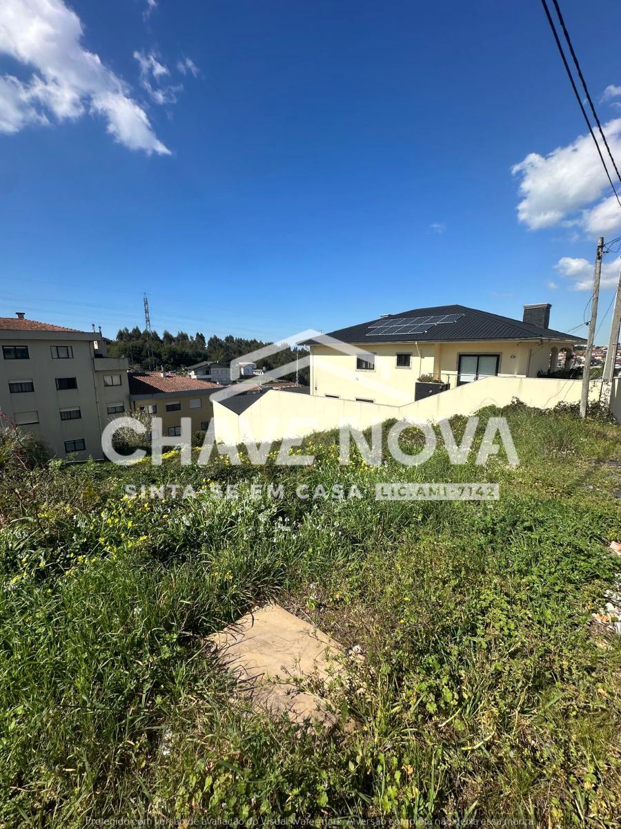 Terreno para Venda em Paços de Brandão Foto 3