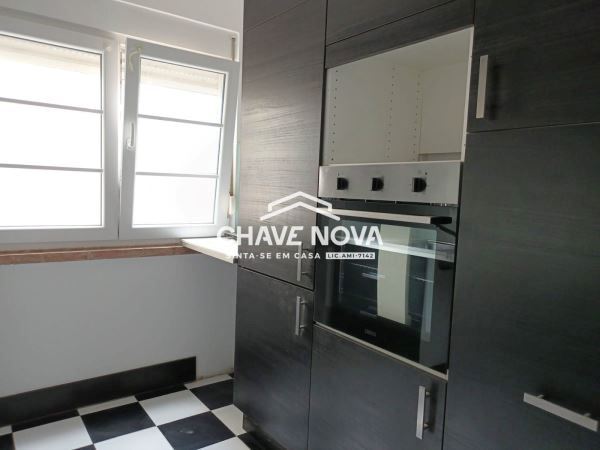 Apartamento T3 Renovado na Avenida 5 de Outubro, ao lado da estação de Entrecampos, Lisboa