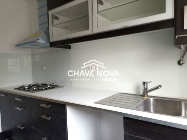Apartamento T3 Renovado na Avenida 5 de Outubro, ao lado da estação de Entrecampos, Lisboa