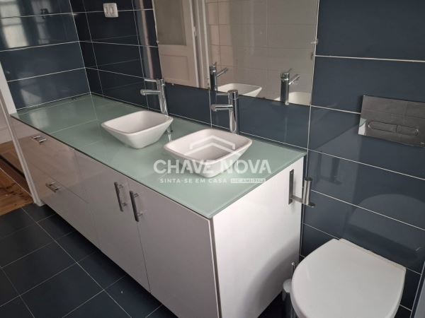 Apartamento T3 Renovado na Avenida 5 de Outubro, ao lado da estação de Entrecampos, Lisboa