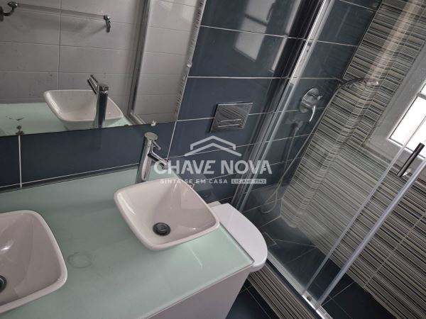 Apartamento T3 Renovado na Avenida 5 de Outubro, ao lado da estação de Entrecampos, Lisboa