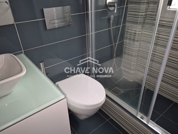 Apartamento T3 Renovado na Avenida 5 de Outubro, ao lado da estação de Entrecampos, Lisboa