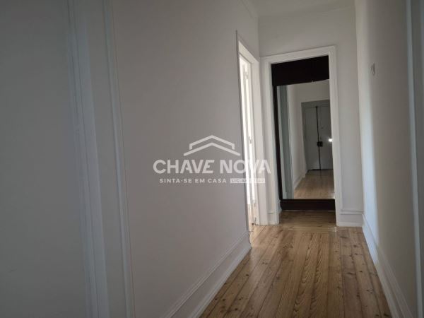 Apartamento T3 Renovado na Avenida 5 de Outubro, ao lado da estação de Entrecampos, Lisboa