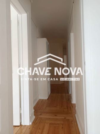 Apartamento T3 Renovado na Avenida 5 de Outubro, ao lado da estação de Entrecampos, Lisboa