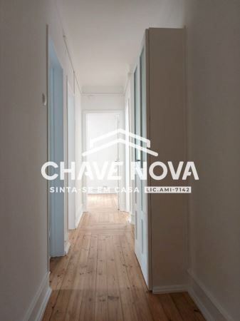 Apartamento T3 Renovado na Avenida 5 de Outubro, ao lado da estação de Entrecampos, Lisboa