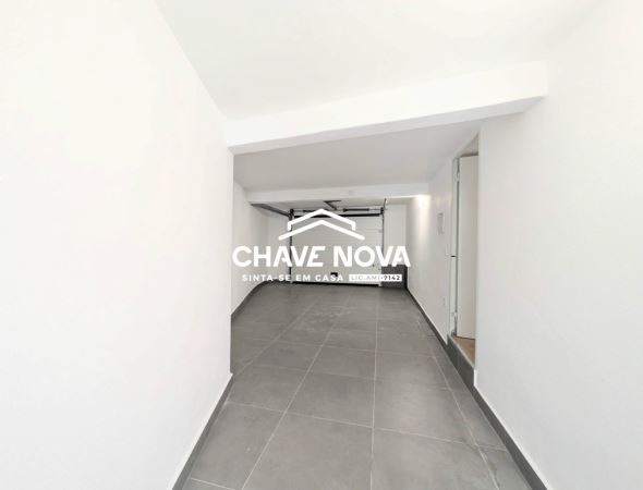 Moradia V4 isolada renovada em Arrifana