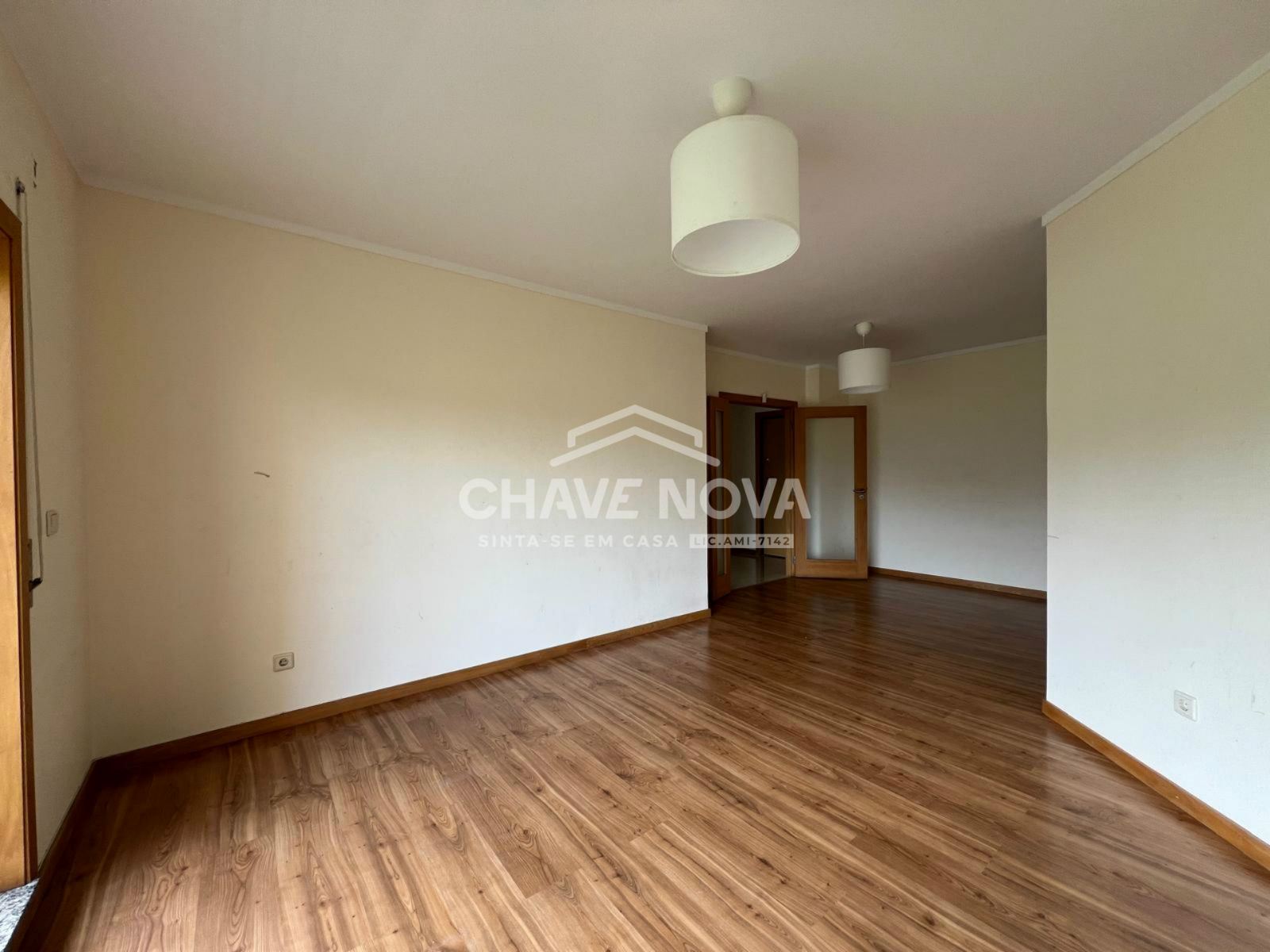 Apartamento T2 c/ Lugar de Garagem em Canelas (Edifício Prestige)