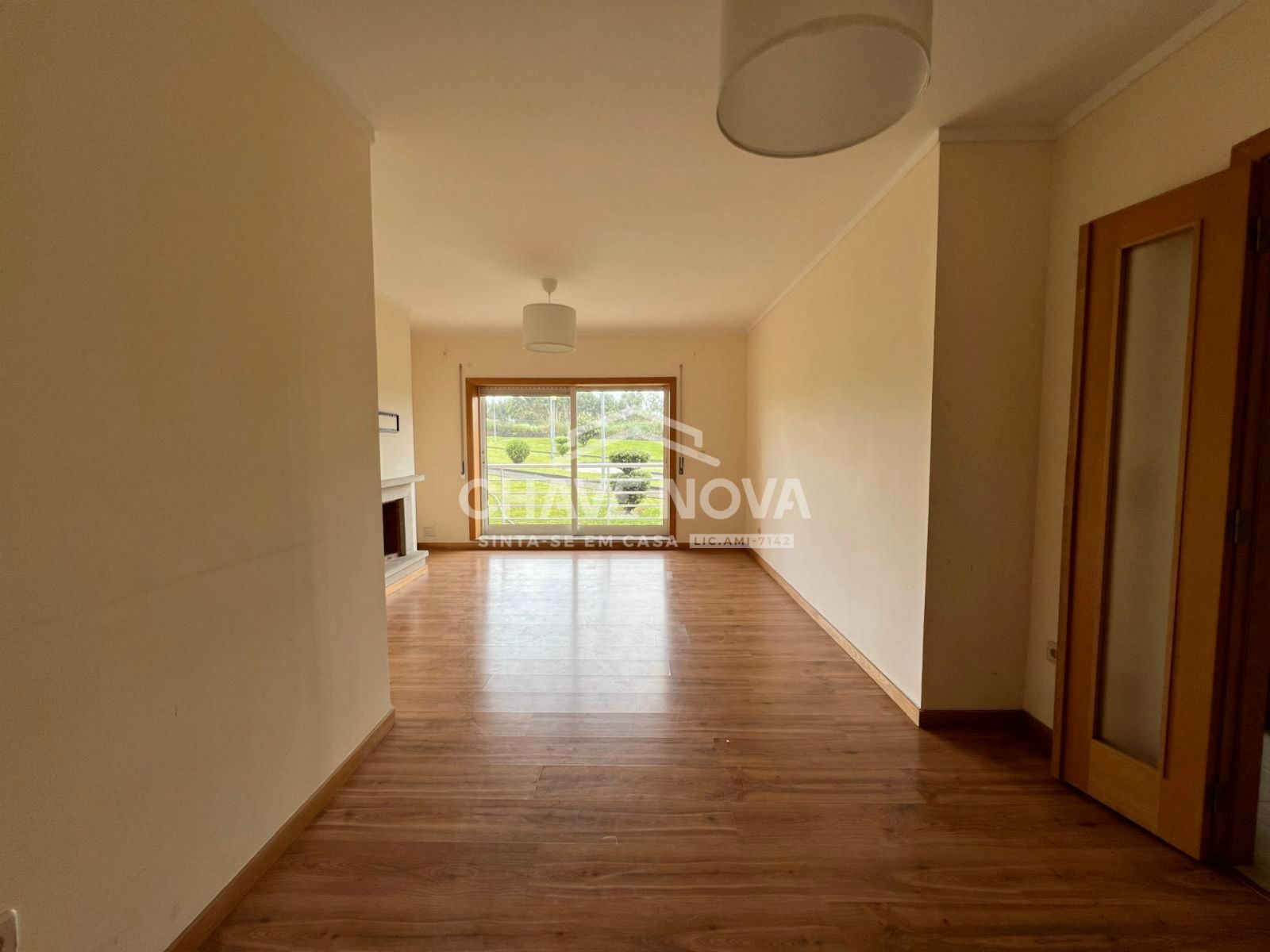 Apartamento T2 c/ Lugar de Garagem em Canelas (Edifício Prestige)