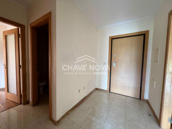 Apartamento T2 c/ Lugar de Garagem em Canelas (Edifício Prestige)