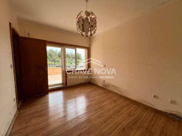 Apartamento T2 c/ Lugar de Garagem em Canelas (Edifício Prestige)