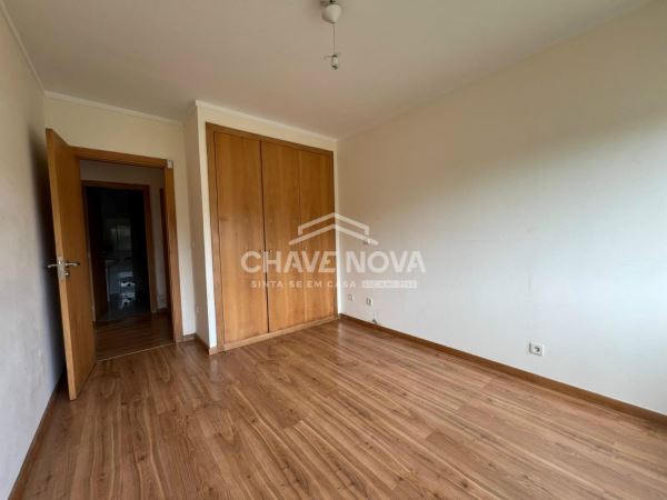 Apartamento T2 c/ Lugar de Garagem em Canelas (Edifício Prestige)