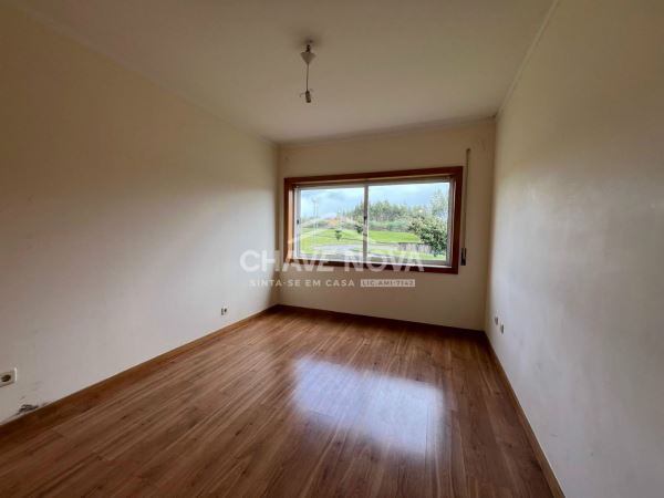 Apartamento T2 c/ Lugar de Garagem em Canelas (Edifício Prestige)