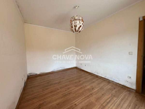 Apartamento T2 c/ Lugar de Garagem em Canelas (Edifício Prestige)
