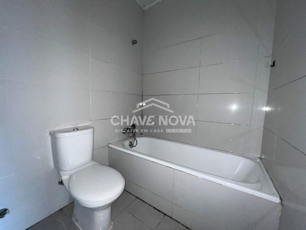 Apartamento T2 c/ Lugar de Garagem em Canelas (Edifício Prestige)