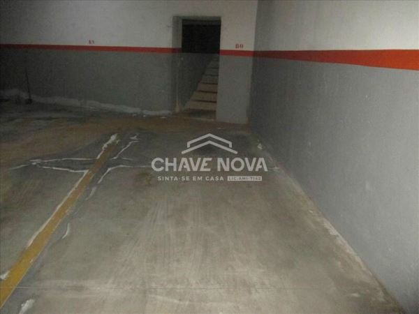 Apartamento T2 c/ Lugar de Garagem em Canelas (Edifício Prestige)