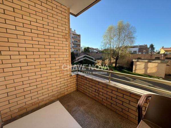 Apartamento T2+1 Renovado c/ Lugar de Garagem em Santa Marinha