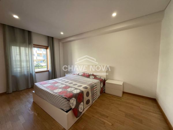 Apartamento T2+1 Renovado c/ Lugar de Garagem em Santa Marinha