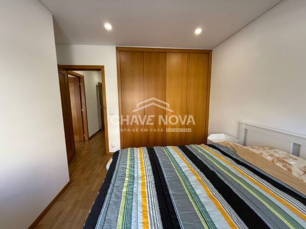 Apartamento T2+1 Renovado c/ Lugar de Garagem em Santa Marinha