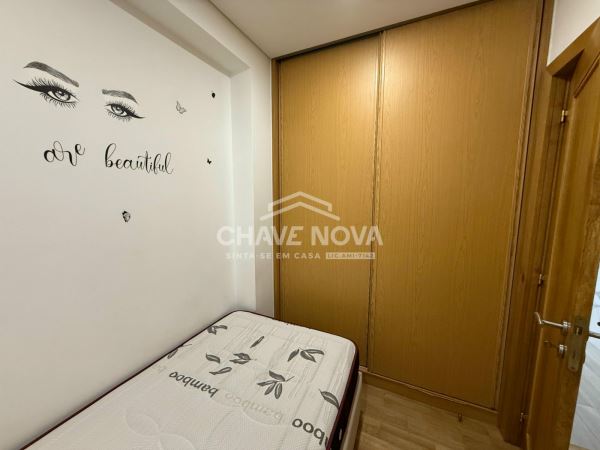 Apartamento T2+1 Renovado c/ Lugar de Garagem em Santa Marinha