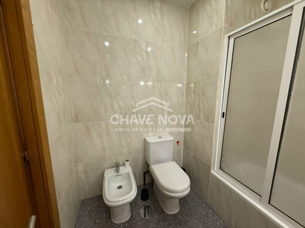 Apartamento T2+1 Renovado c/ Lugar de Garagem em Santa Marinha