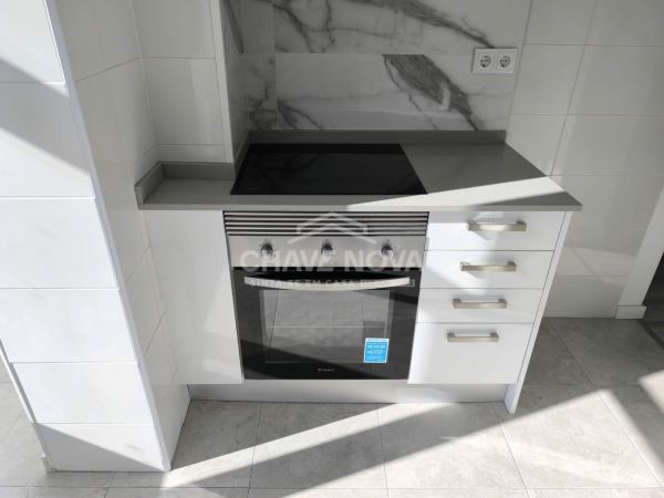 Apartamento T1 Remodelado com Vista Deslumbrante para o Jardim Constantino – Arroios, Lisboa