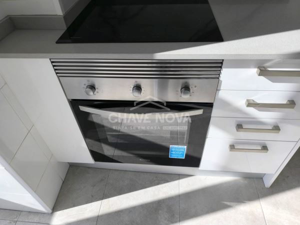 Apartamento T1 Remodelado com Vista Deslumbrante para o Jardim Constantino – Arroios, Lisboa