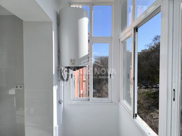 Apartamento T1 Remodelado com Vista Deslumbrante para o Jardim Constantino – Arroios, Lisboa
