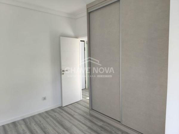 Apartamento T1 Remodelado com Vista Deslumbrante para o Jardim Constantino – Arroios, Lisboa