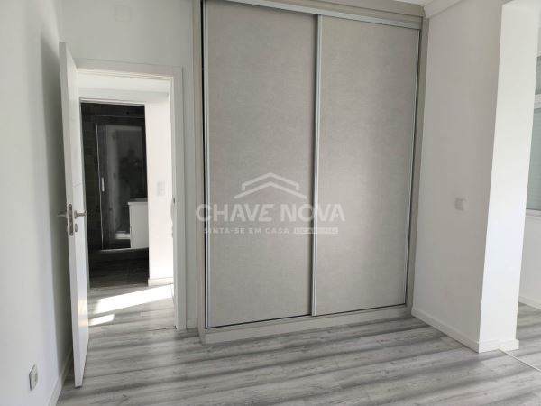 Apartamento T1 Remodelado com Vista Deslumbrante para o Jardim Constantino – Arroios, Lisboa