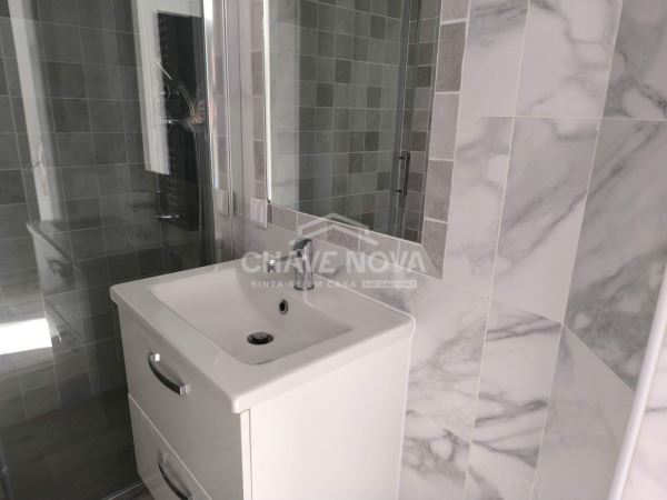 Apartamento T1 Remodelado com Vista Deslumbrante para o Jardim Constantino – Arroios, Lisboa