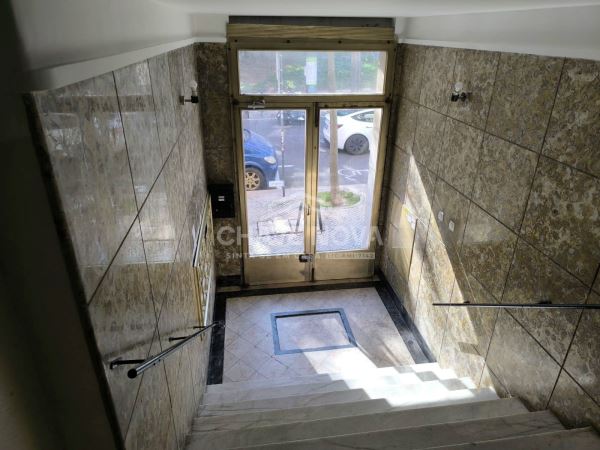 Apartamento T1 Remodelado com Vista Deslumbrante para o Jardim Constantino – Arroios, Lisboa