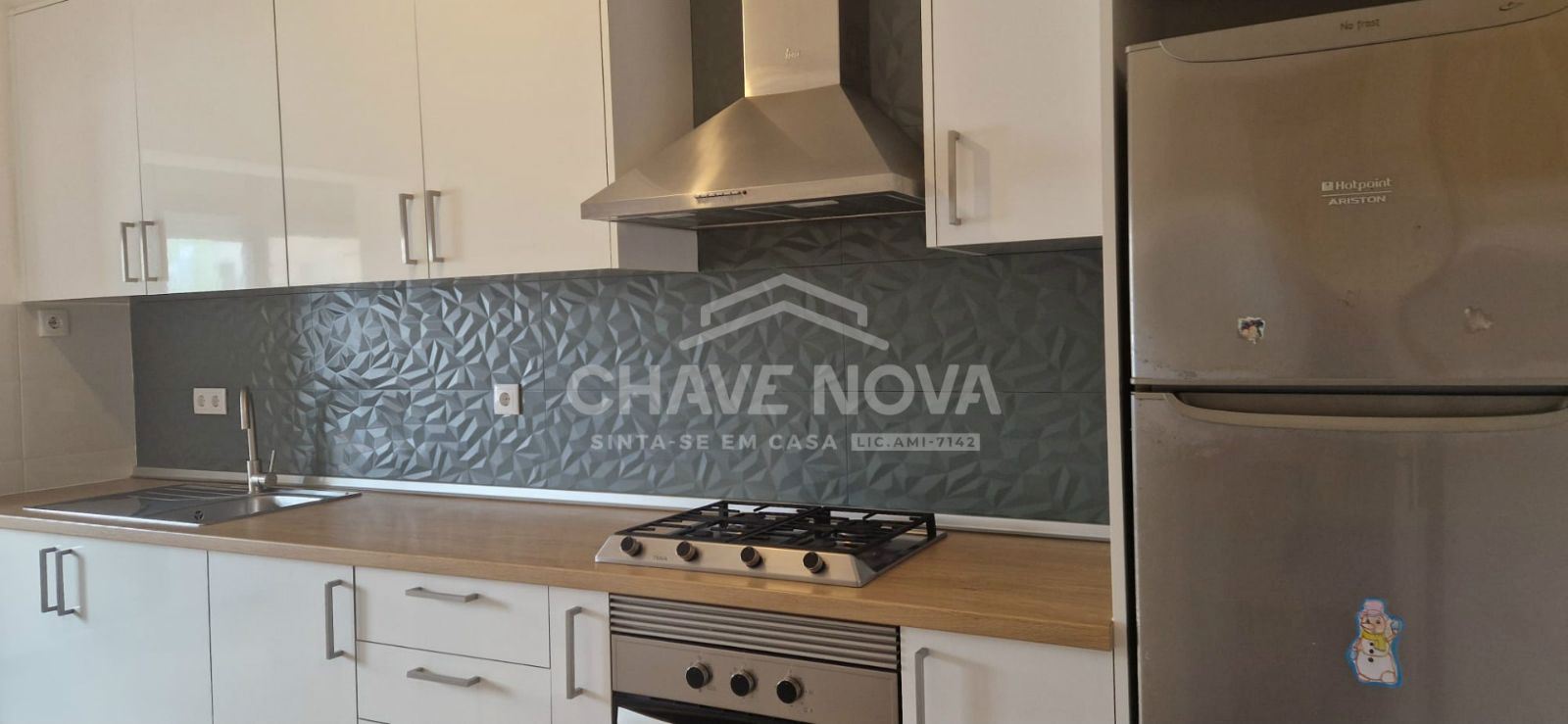 Apartamento T3 com duas Varandas, 2 WC e Excelente Localização