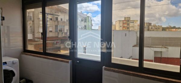 Apartamento T3 com duas Varandas, 2 WC e Excelente Localização