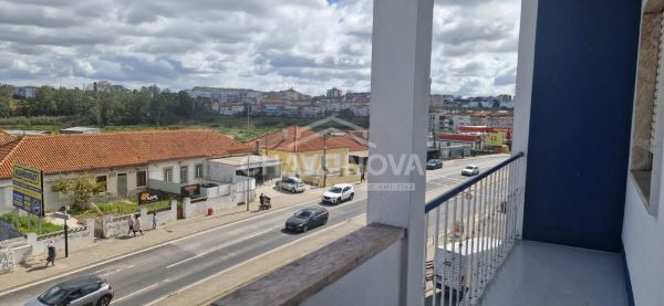 Apartamento T3 com duas Varandas, 2 WC e Excelente Localização