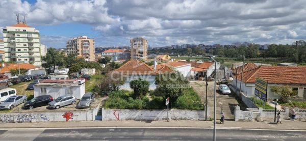 Apartamento T3 com duas Varandas, 2 WC e Excelente Localização