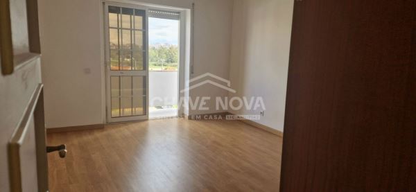 Apartamento T3 com duas Varandas, 2 WC e Excelente Localização