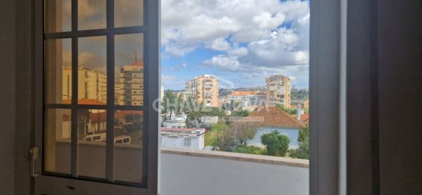 Apartamento T3 com duas Varandas, 2 WC e Excelente Localização