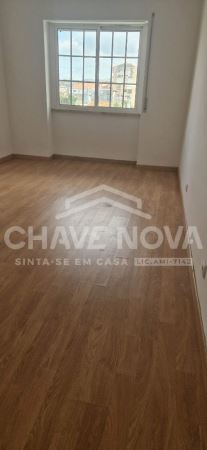 Apartamento T3 com duas Varandas, 2 WC e Excelente Localização