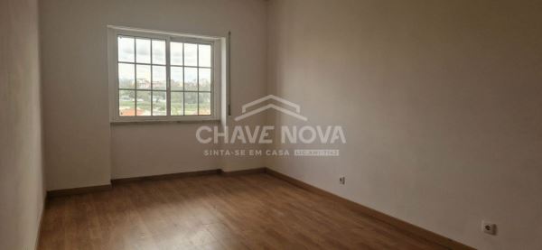 Apartamento T3 com duas Varandas, 2 WC e Excelente Localização