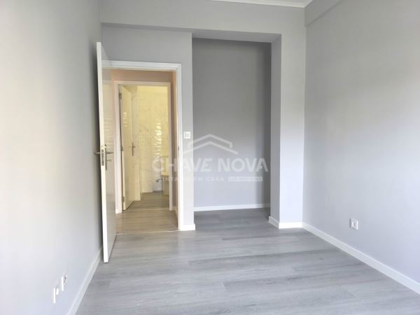 Apartamento T3 totalmente remodelado – Loures | Excelente Localização e Acessibilidades