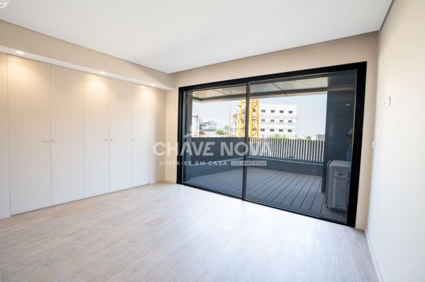 Apartamento para Arrendar T3 Novo, com Terraço, Vista Mar, no Empreendimento Madalena Living, VN Gaia