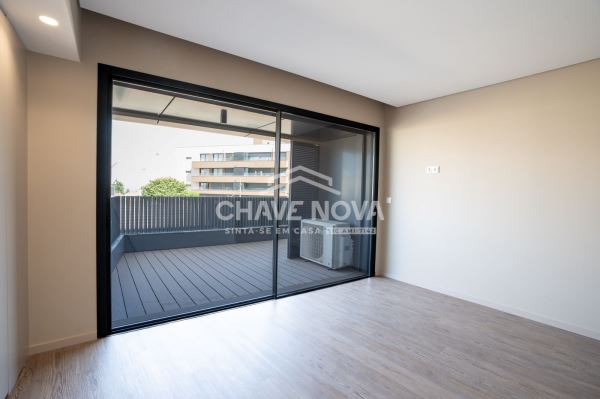 Apartamento para Arrendar T3 Novo, com Terraço, Vista Mar, no Empreendimento Madalena Living, VN Gaia
