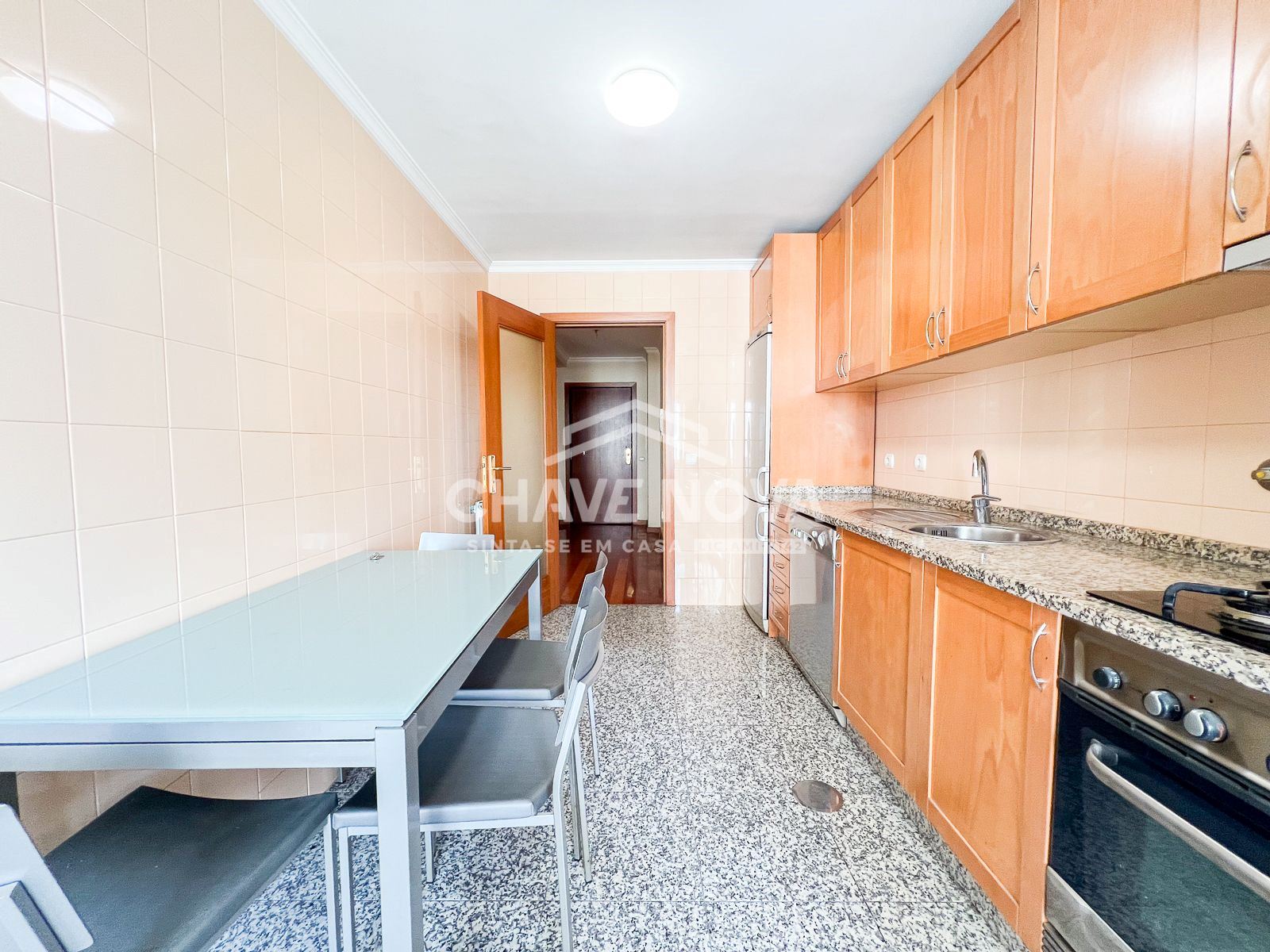 Apartamento T2+1 c/ Garagem Box em Santa Marinha (Devesas)