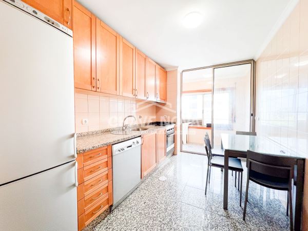 Apartamento T2+1 c/ Garagem Box em Santa Marinha (Devesas)