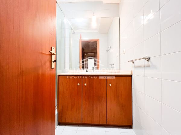 Apartamento T2+1 c/ Garagem Box em Santa Marinha (Devesas)