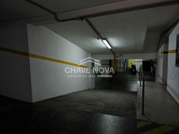 Apartamento T2+1 c/ Garagem Box em Santa Marinha (Devesas)