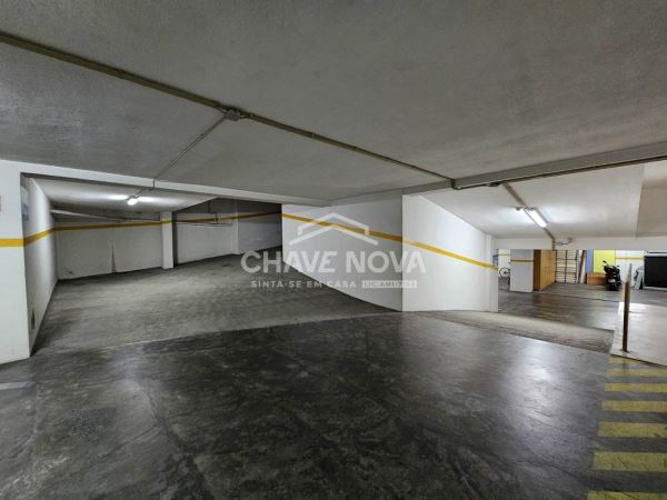 Apartamento T2+1 c/ Garagem Box em Santa Marinha (Devesas)