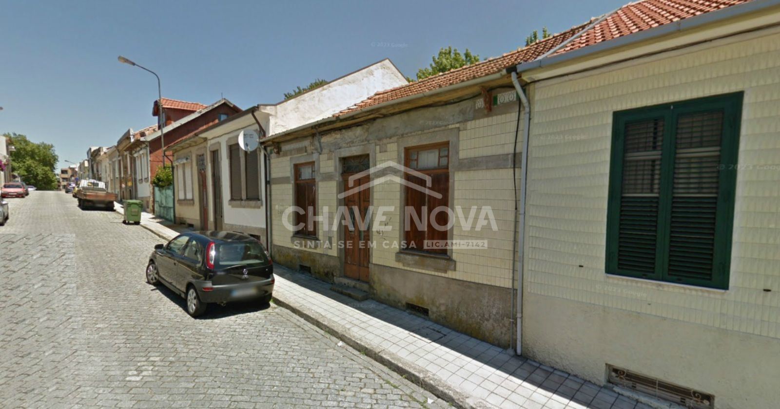 Moradia V3 com jardim, junto ao Jardim da Corujeira