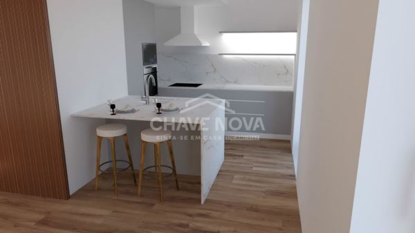 Moradia V3 com jardim, junto ao Jardim da Corujeira