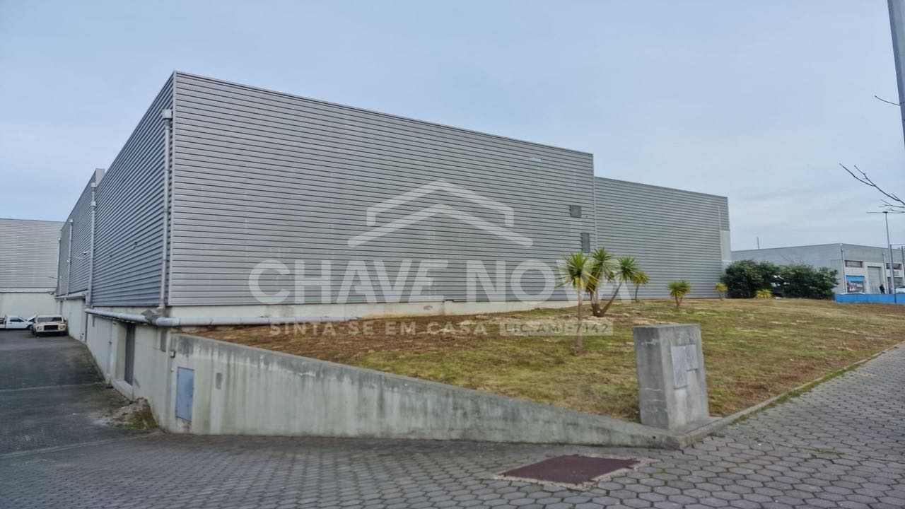 Armazém no Núcleo Empresarial de Serzedo – Excelente localização e versatilidade!